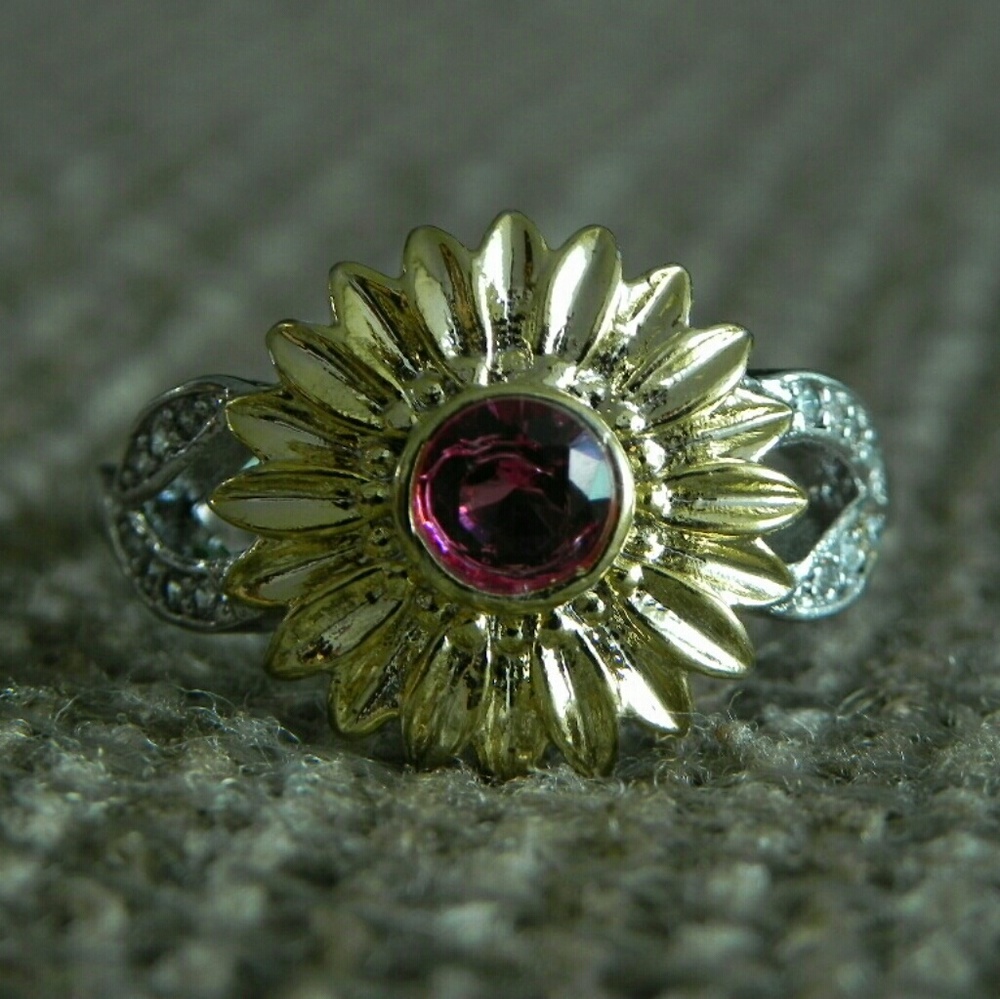 CZ Sunflower Ring Size 10 ( US )